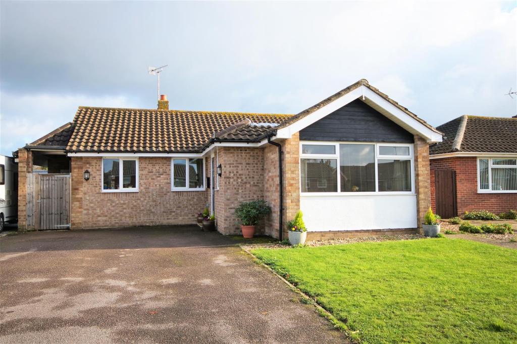 3 bedroom detached bungalow for sale in Church Way, Pagham, Bognor