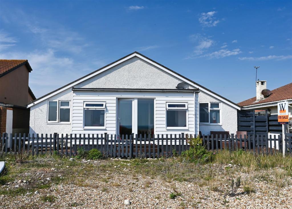 4 bedroom detached bungalow for sale in West Front Road, Pagham, Bognor Regis, PO21