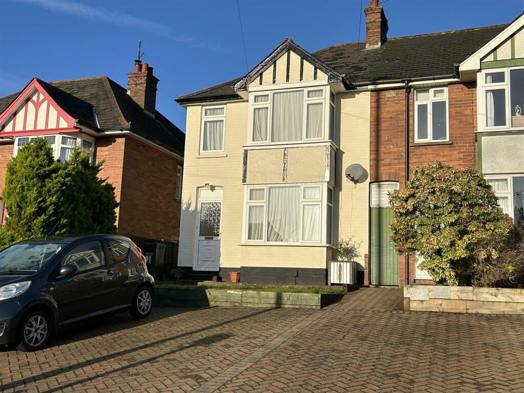3 bedroom end of terrace house for rent in Main Road, Pinhoe, Exeter, EX4