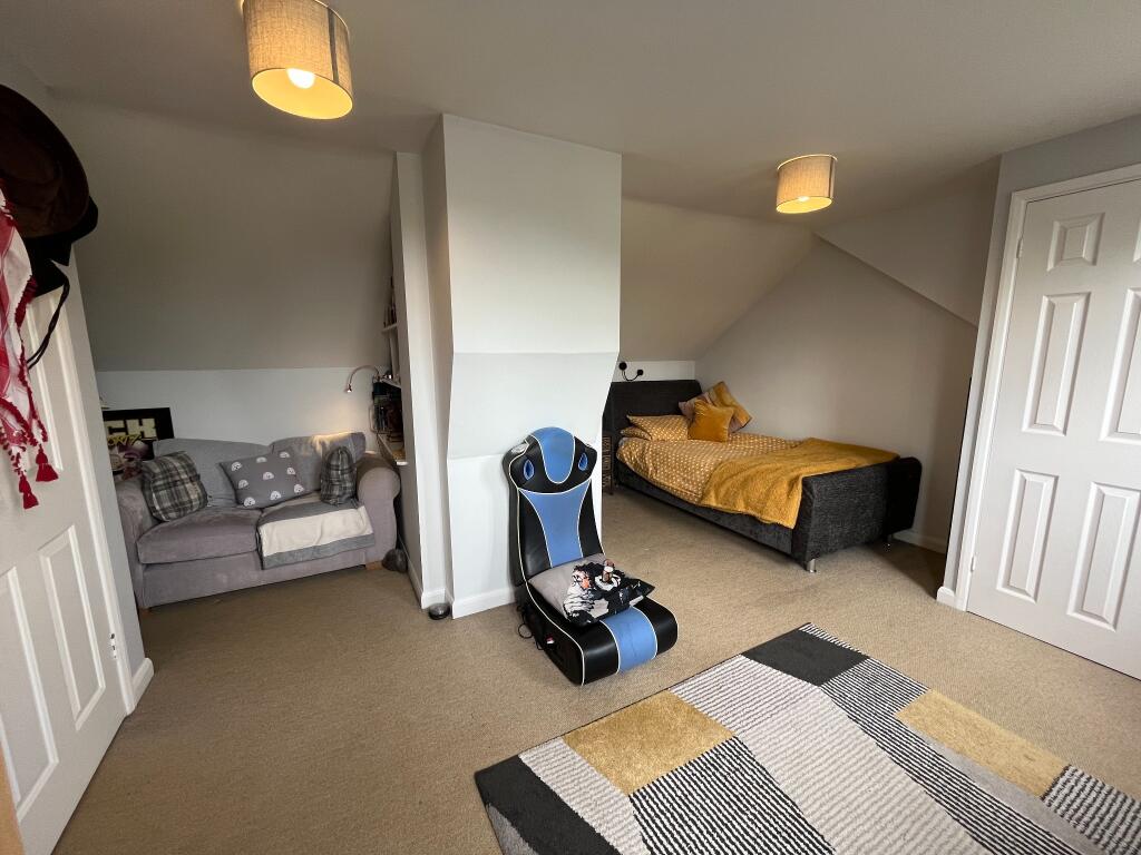 4 bedroom link detached house for sale in Ranelagh Crescent, Mill Ride