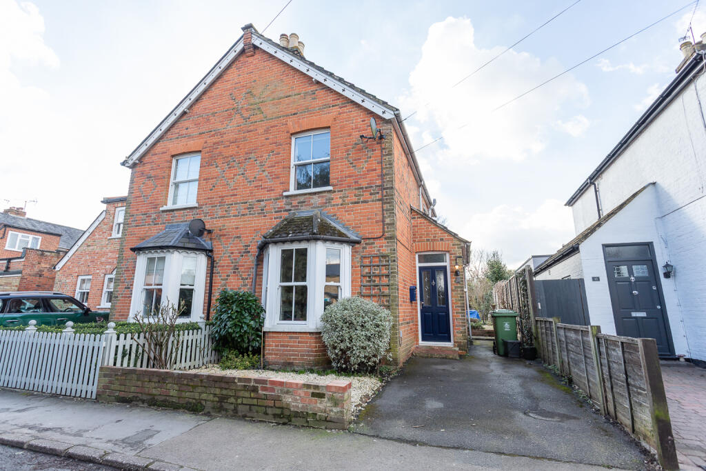 Main image of property: SCHOOL ROAD, SUNNINGHILL, ASCOT, BERKSHIRE, SL5 7AE