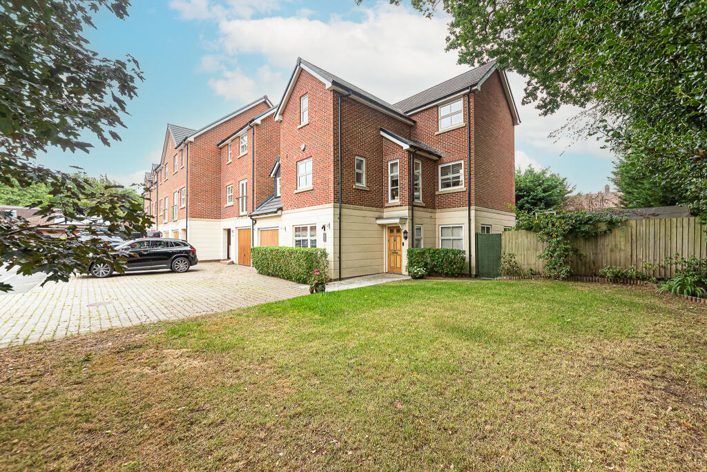 Main image of property: RUFFORD GATE, BRACKNELL, BERKSHIRE, RG42 2AD