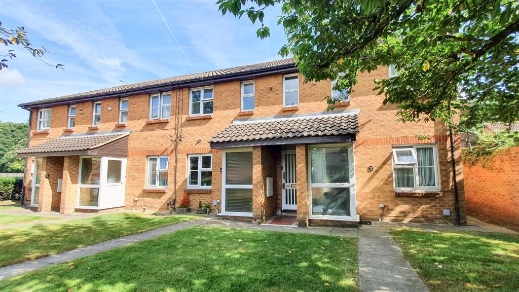 Main image of property: Abbotswood Way, Hayes