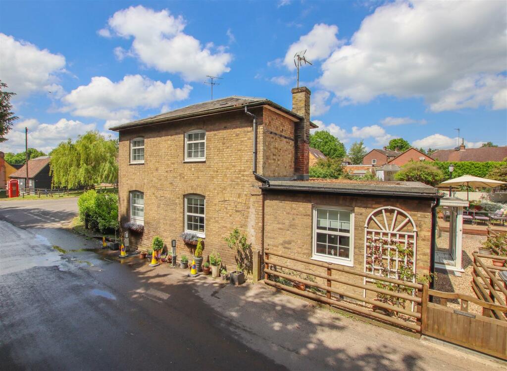 2 bedroom detached house for sale in Munden Road, Dane End, Ware, SG12