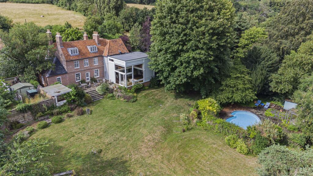 5 bedroom detached house for sale in St. Marys Lane, Hertingfordbury