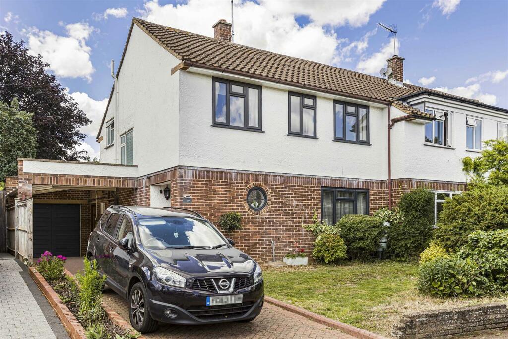 3 bedroom semidetached house for sale in Fordwich Rise, Hertford, SG14