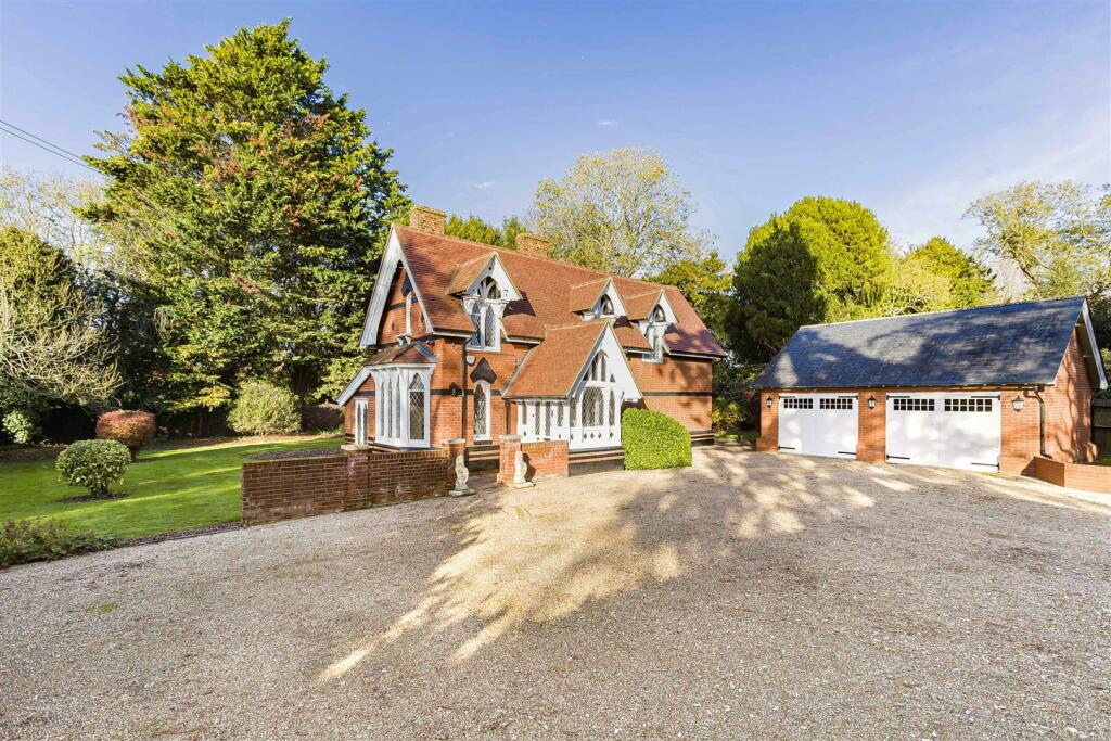 3 bedroom detached house for sale in Church Lane, Hunsdon, SG12