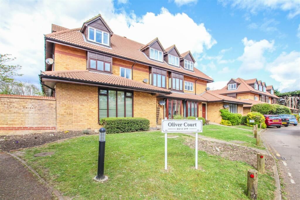 2 bedroom apartment for sale in Oliver Court, Crouchfield, Chapmore End