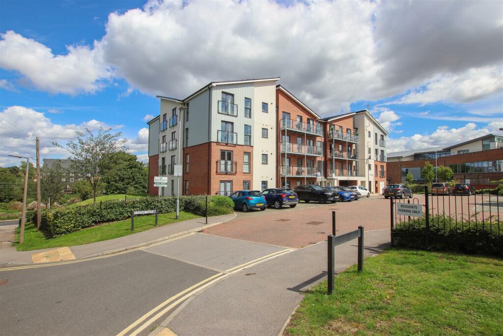 2 bedroom apartment for sale in Railway View, Ware, SG12