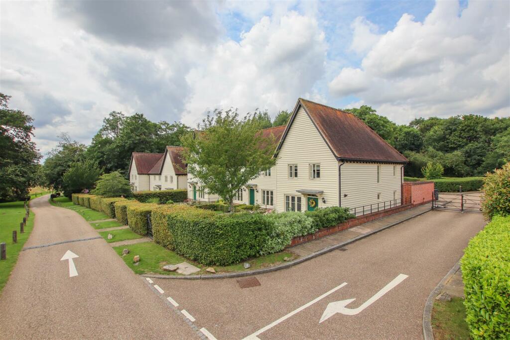 3 bedroom end of terrace house for sale in Harrison Lane, Balls Park