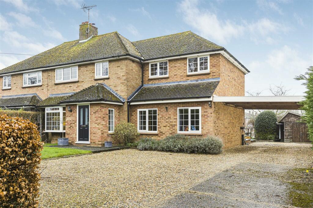 5 bedroom semidetached house for sale in Winding Shott, Bramfield