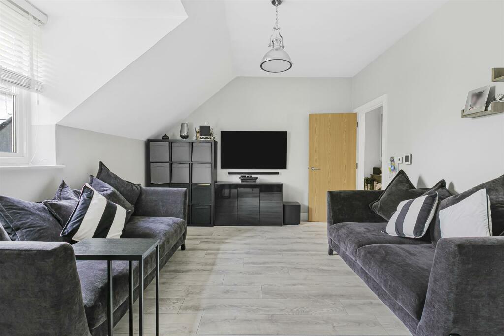 2 bedroom apartment for sale in Henmarsh Court, Balls Park, Hertford, SG13