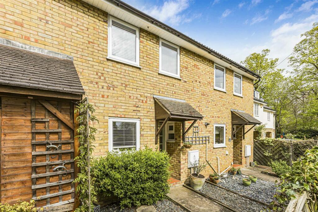 3 bedroom terraced house for sale in Archers Close, Hertford, SG14