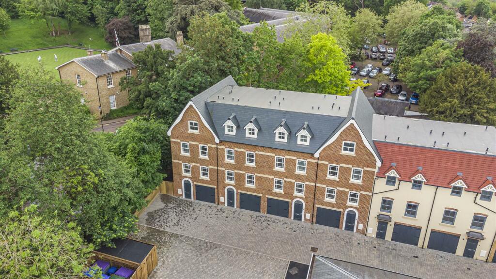 5 bedroom town house for sale in Kinsman Court, Gascoyne Way, Hertford