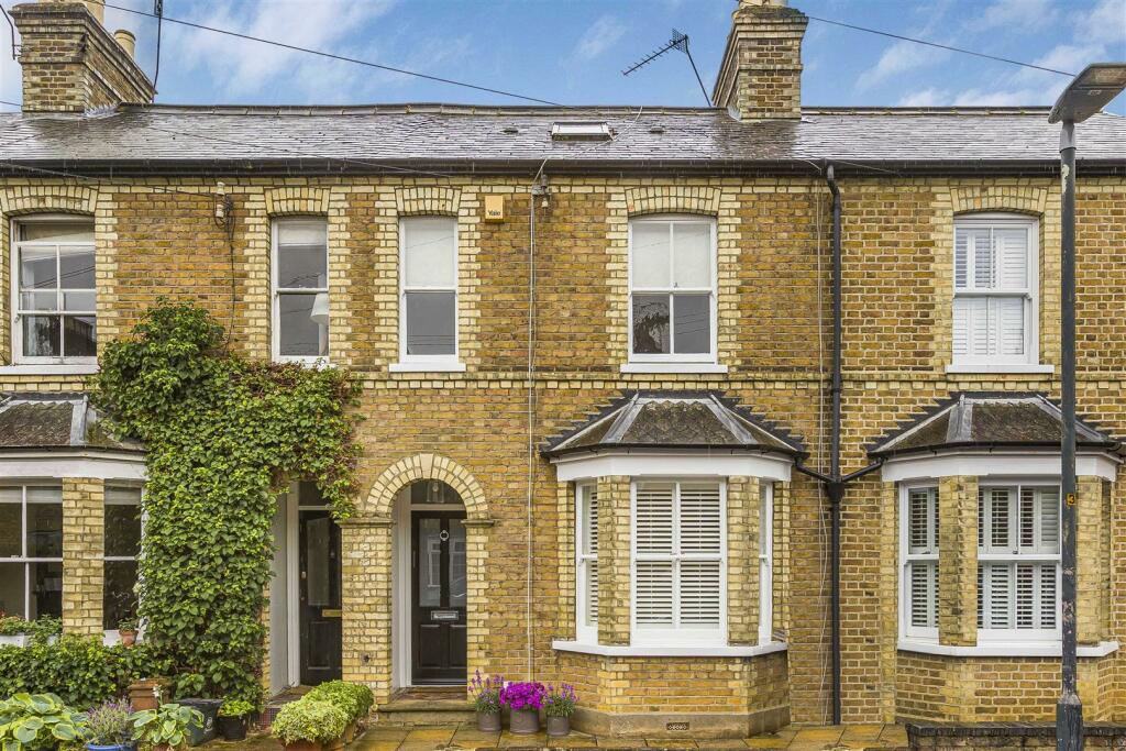 3 bedroom semidetached house for sale in Parkhurst Road, Bengeo, SG14