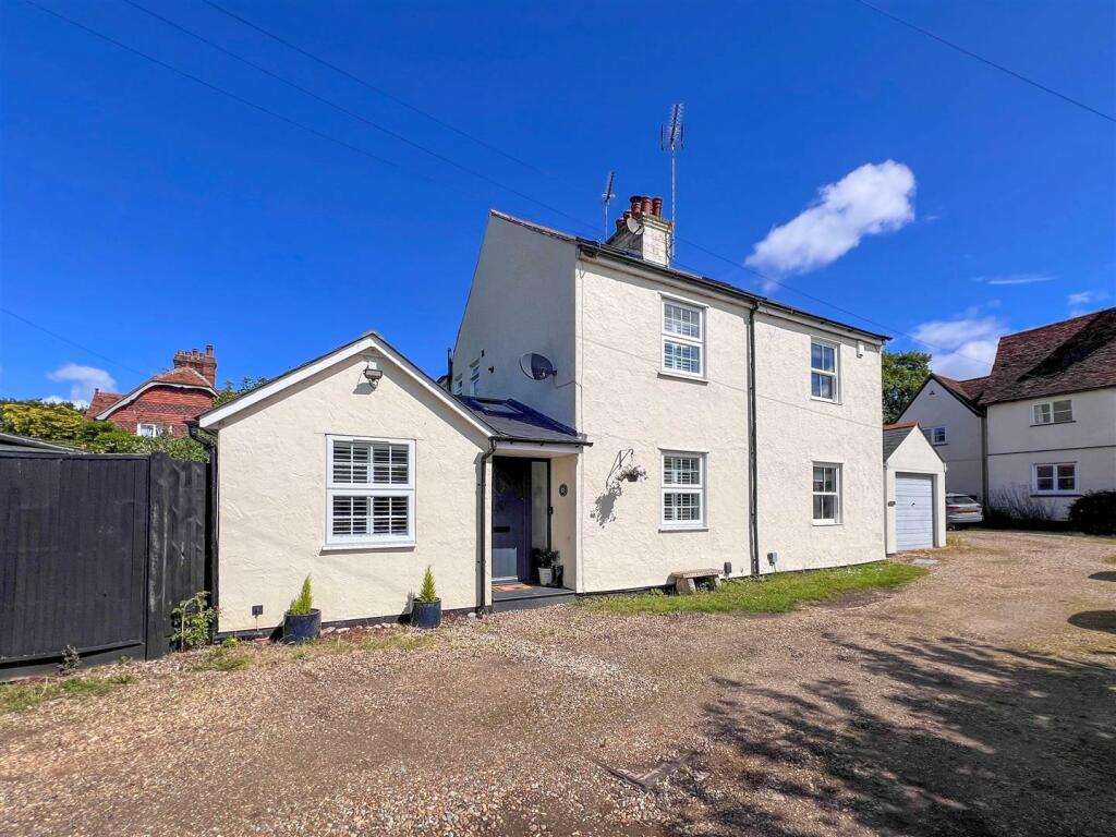 3 bedroom semidetached house for sale in Cappell Lane, Stanstead