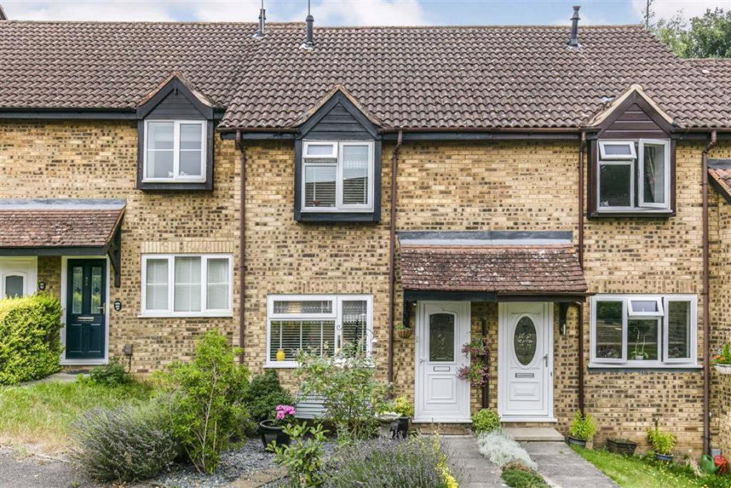 2 bedroom terraced house for sale in Halleys Ridge, Hertford, SG14 , SG14