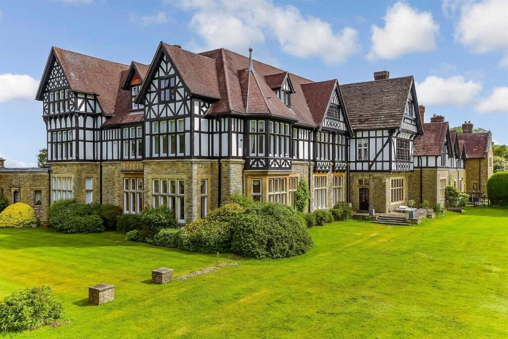 Main image of property: Forest Road Colgate RH12