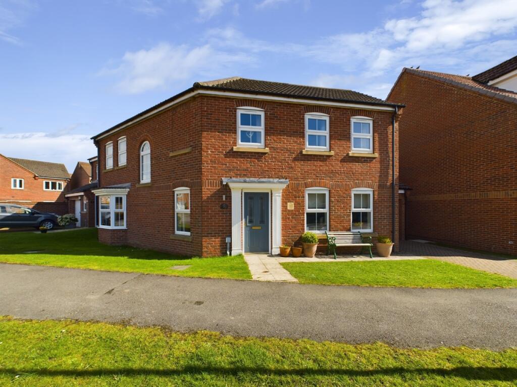 4 bedroom detached house for sale in Ashcourt Drive, Hornsea, HU18 1HF