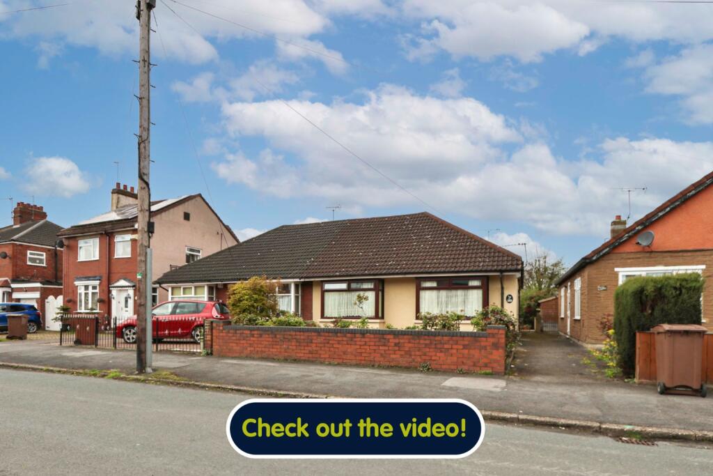 2 bedroom semidetached bungalow for sale in Golf Links Road, Hull, HU6