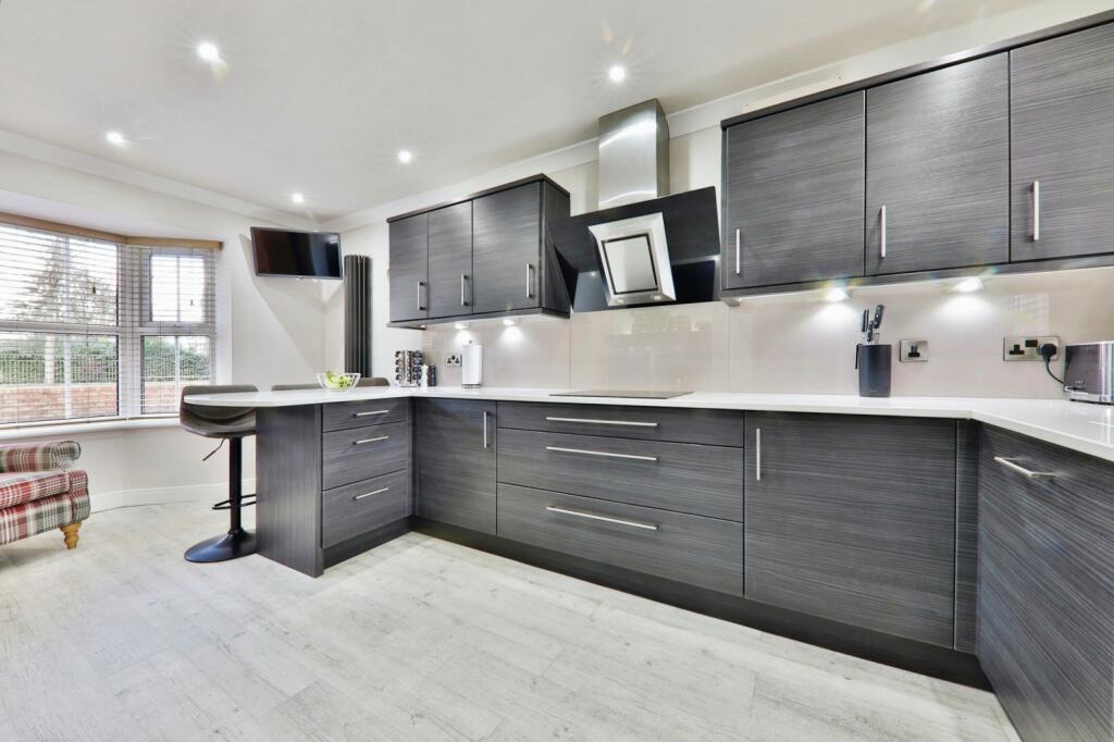 5 bedroom detached house for sale in Longmans Lane, Cottingham, HU16