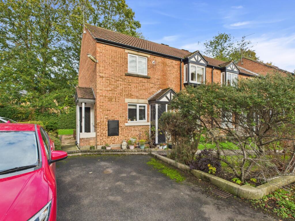 Main image of property: Applegarth Mews, Crescent Street, Cottingham, HU16 5SS