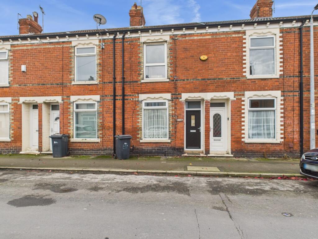 Main image of property: Estcourt Street, Hull, HU9 2RS
