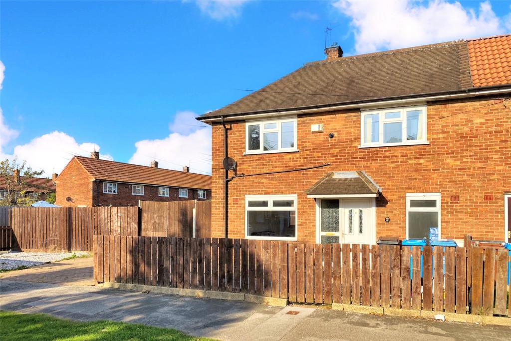2 bedroom end of terrace house for sale in Amethyst Road, Hull, East