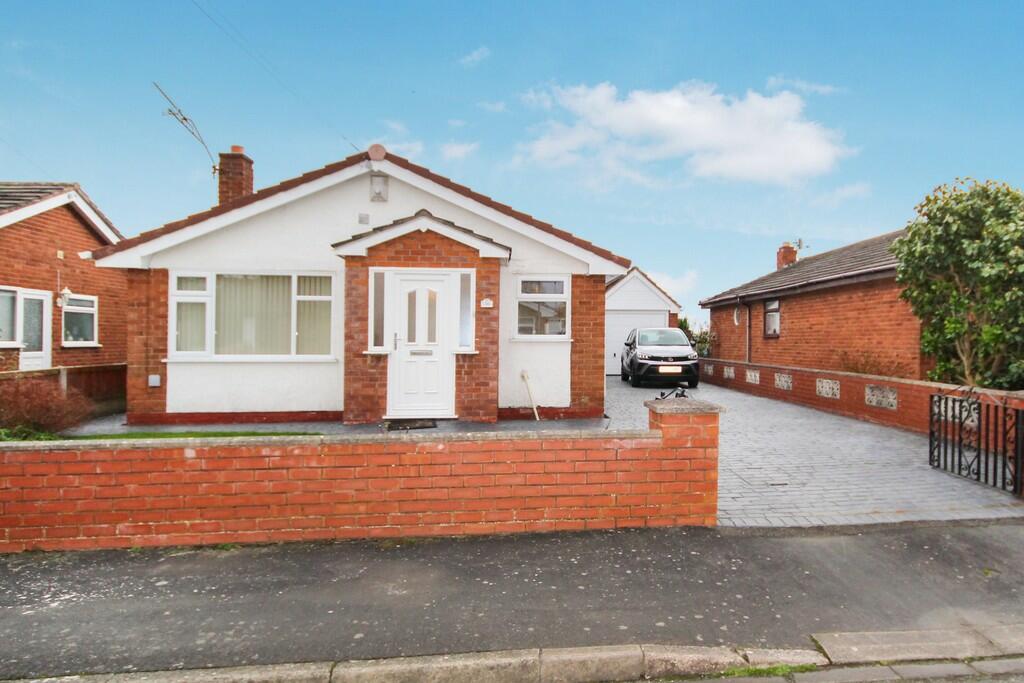 3 bedroom detached bungalow for sale in Halkyn View, Connah's Quay, CH5