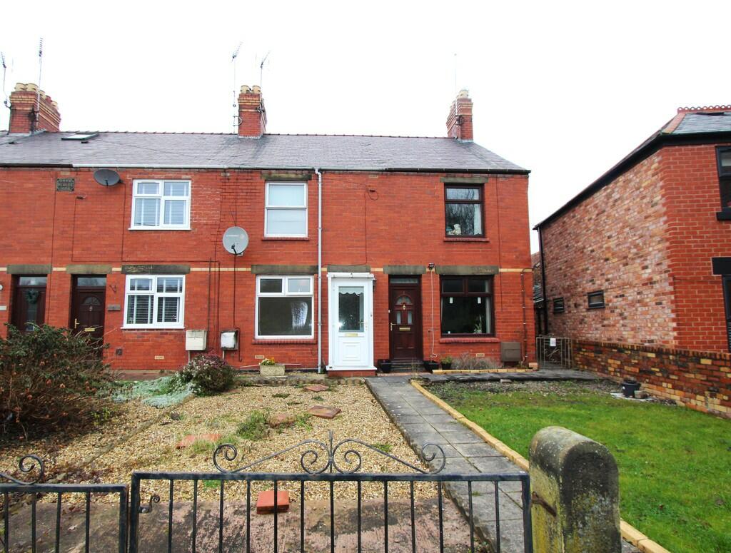 2 bedroom terraced house for sale in 2 Bryn Heulog, LL14