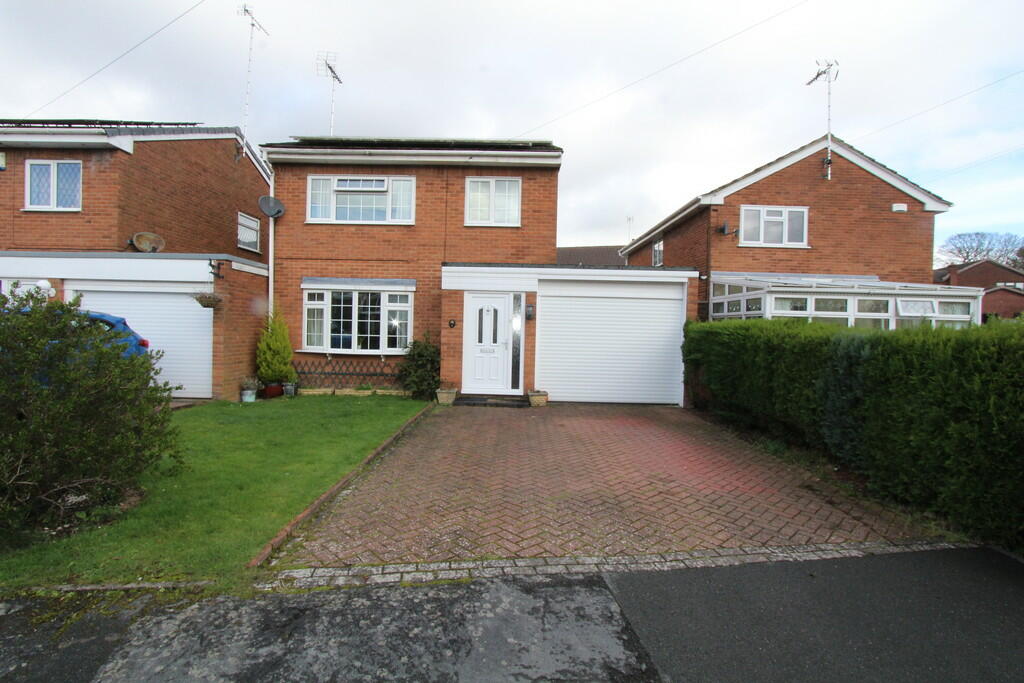 3 bedroom link detached house for sale in Birch Drive, Gresford, LL12