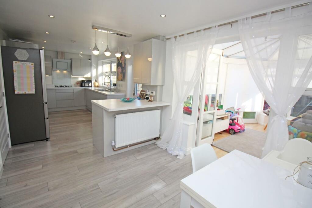 4 bedroom detached house for sale in Ayr Close, Stevenage, SG1