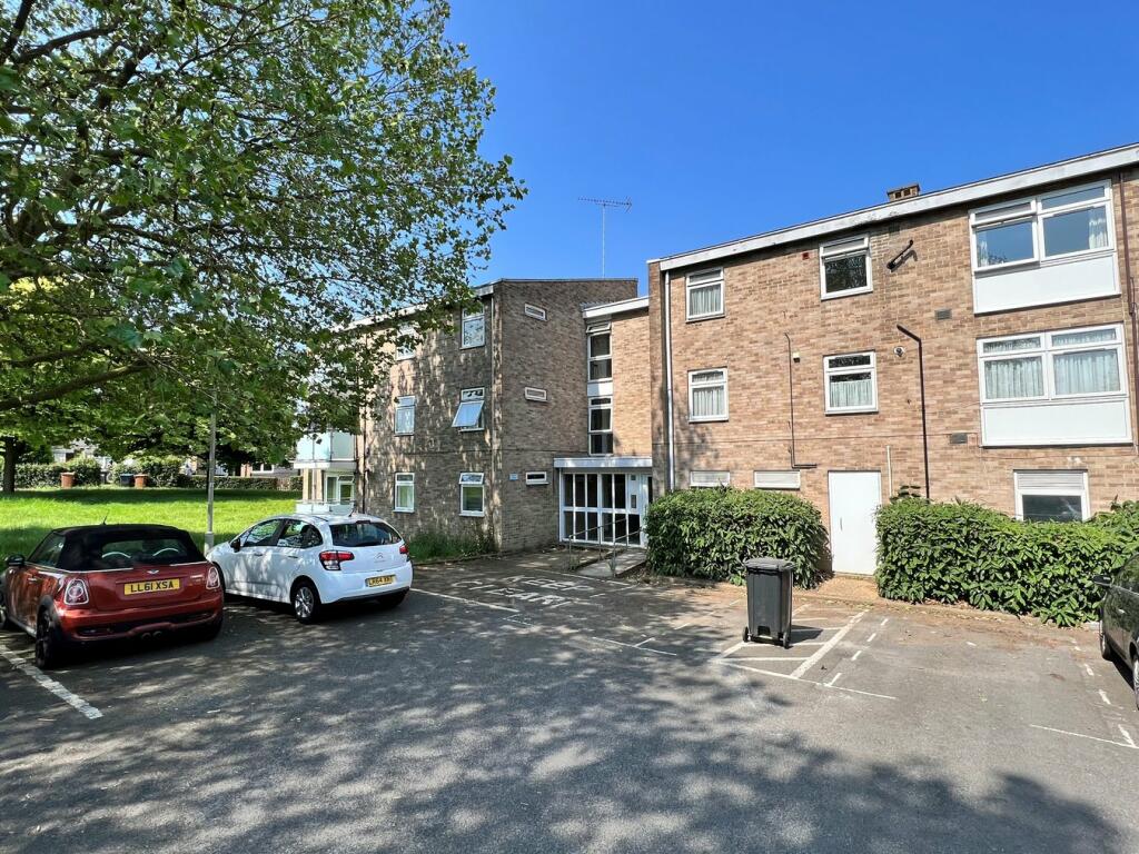 1 bedroom flat for sale in Corners, Welwyn Garden City, AL7