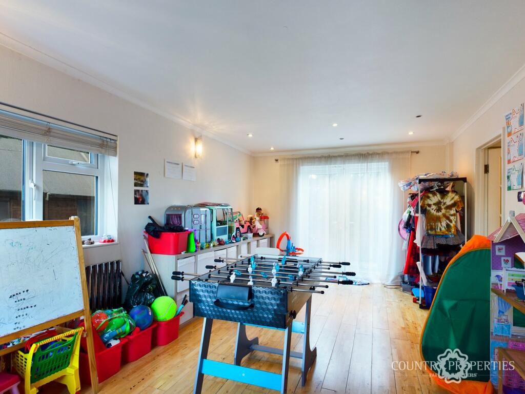 Additional property image - Great North Road, Welwyn Garden City, AL8