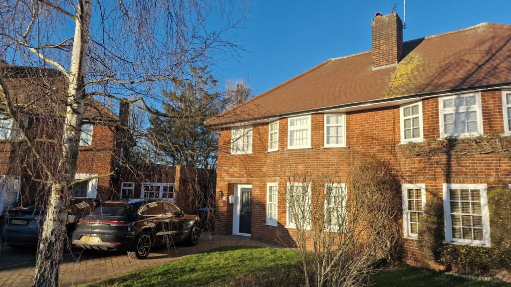 4 bedroom semidetached house for sale in Fordwich Road, Welwyn Garden