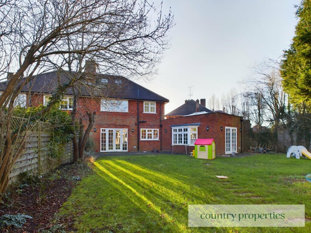 4 bedroom semidetached house for sale in Fordwich Road, Welwyn Garden