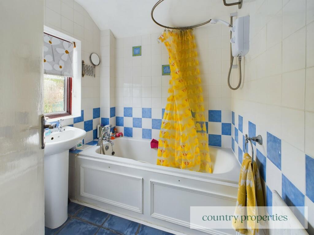 Additional property image - Ingles, Welwyn Garden City, AL8