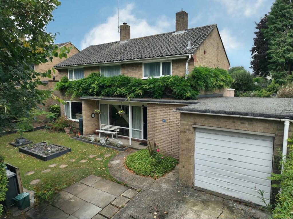 Main image of property: Knightsfield, Welwyn Garden City, AL8