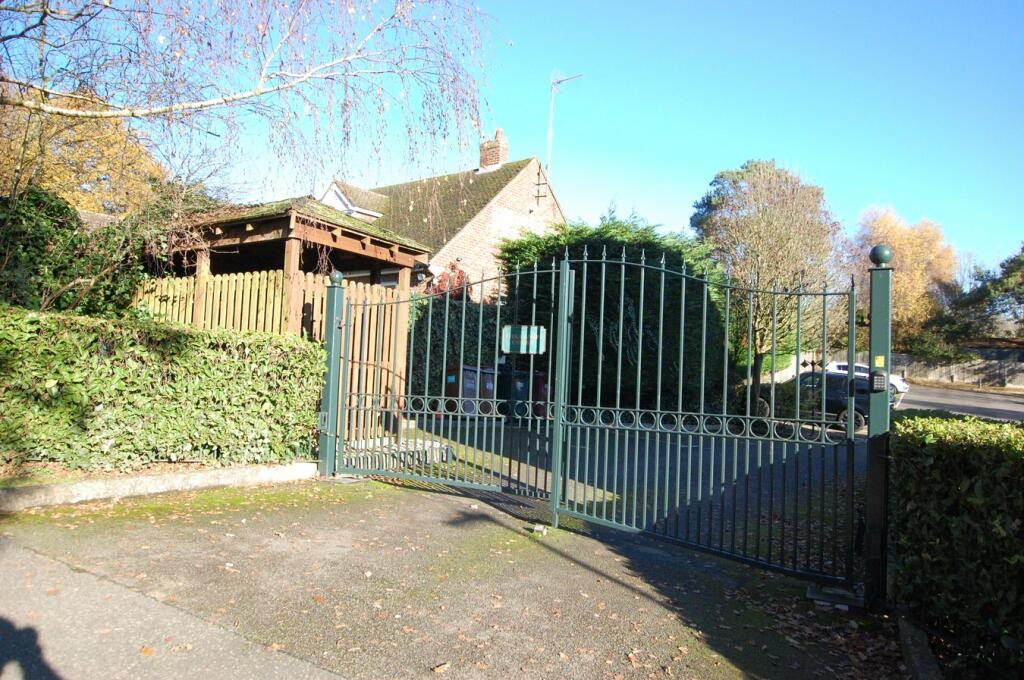 Additional property image - Oaklands Court, WELWYN, AL6
