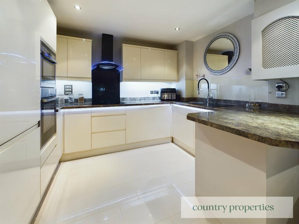 Additional property image - Wendover Lodge, Church Street, WELWYN, AL6