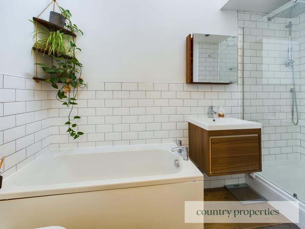 Additional property image - Wren Wood, Welwyn Garden City, AL7