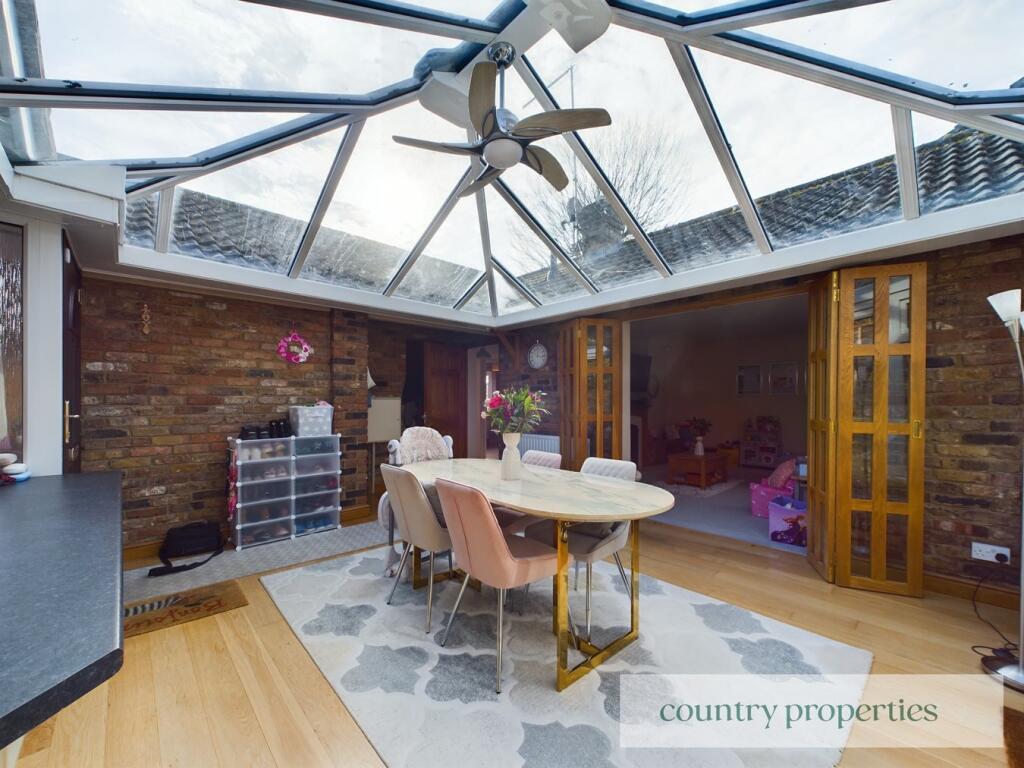 Additional property image - Oak Piece, Welwyn, AL6