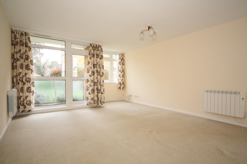 1 bedroom flat for sale in Chobham Road, Woking, GU21