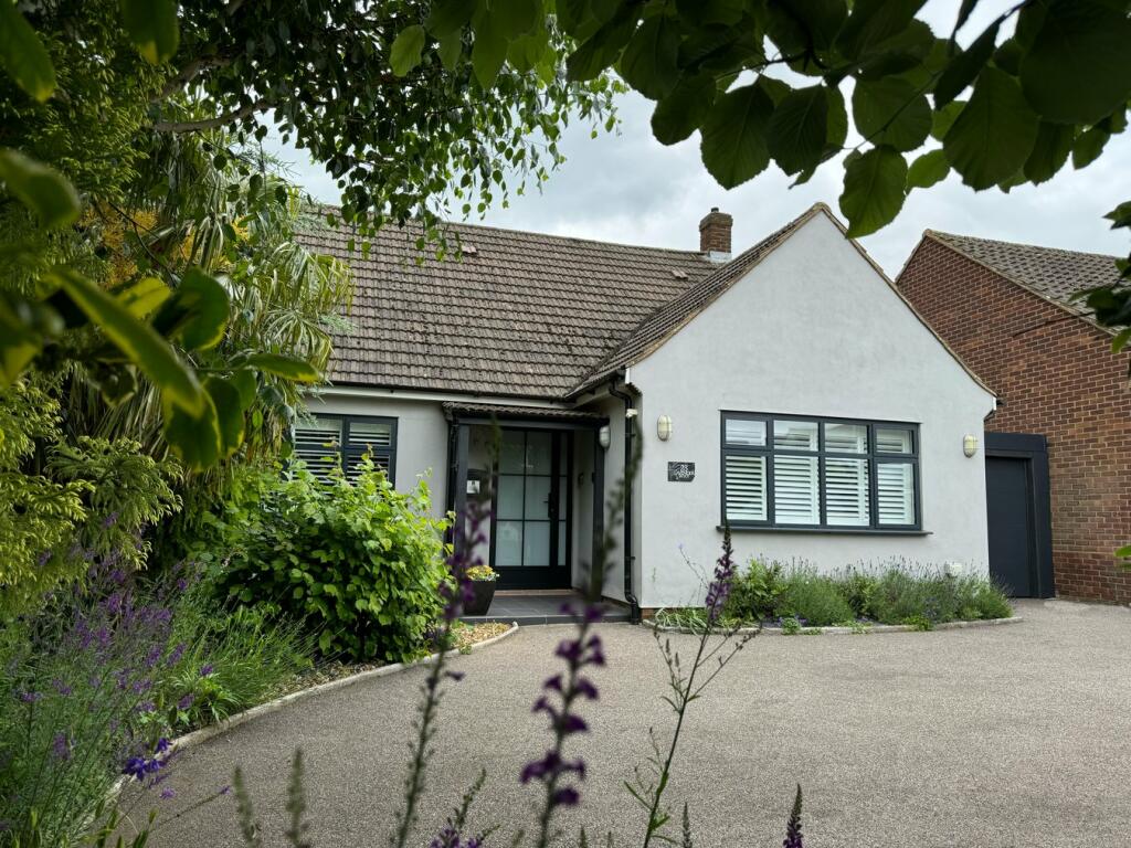 3 bedroom detached house for sale in Lavender Way, Hitchin, SG5