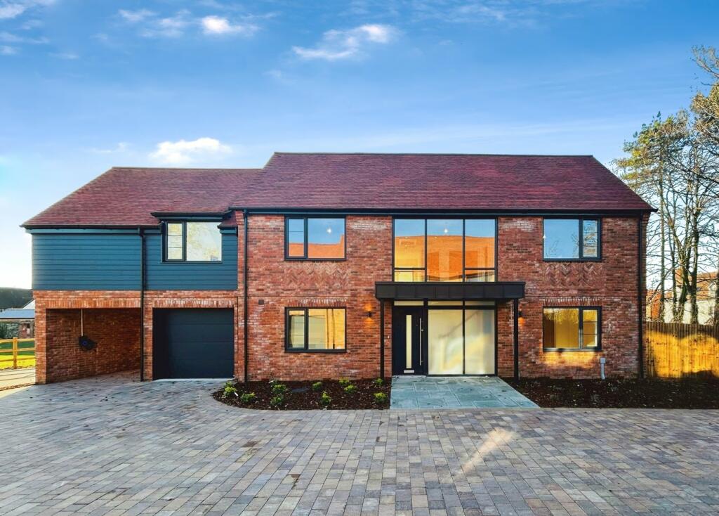 5 bedroom detached house for sale in Walden Road, Great Chesterford
