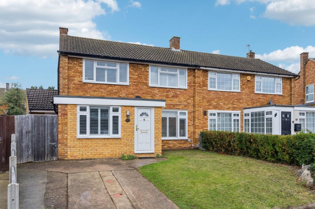 Main image of property: Gainsford Crescent, Hitchin, SG4