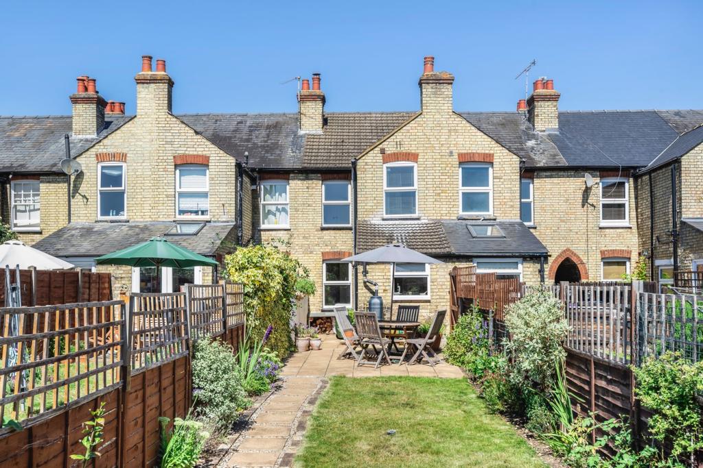 2 bedroom terraced house for sale in Balmoral Road, Hitchin, SG5