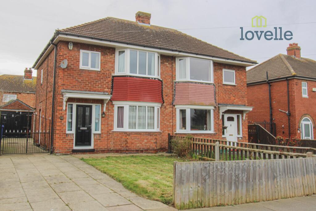 3 bedroom semidetached house for sale in Weelsby Avenue, Grimsby, DN32
