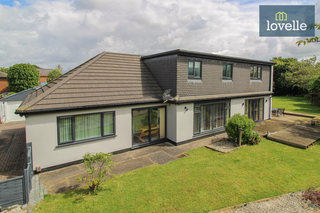 5 bedroom detached house for sale in Caistor Road, Laceby, DN37