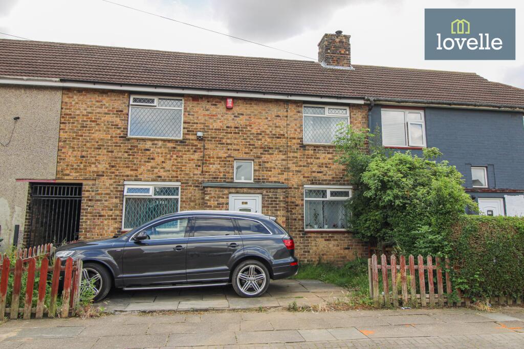 3 bedroom terraced house for sale in Caistor Drive, Grimsby, DN33